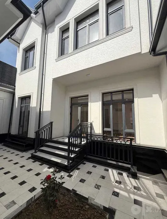 Сотувда 6+ хонали квартира, 200 м²