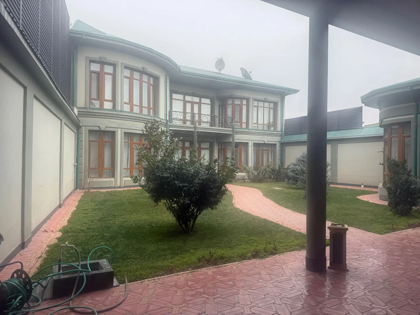 В продаже дом, 400 м², 2 этажа, 6 сот.