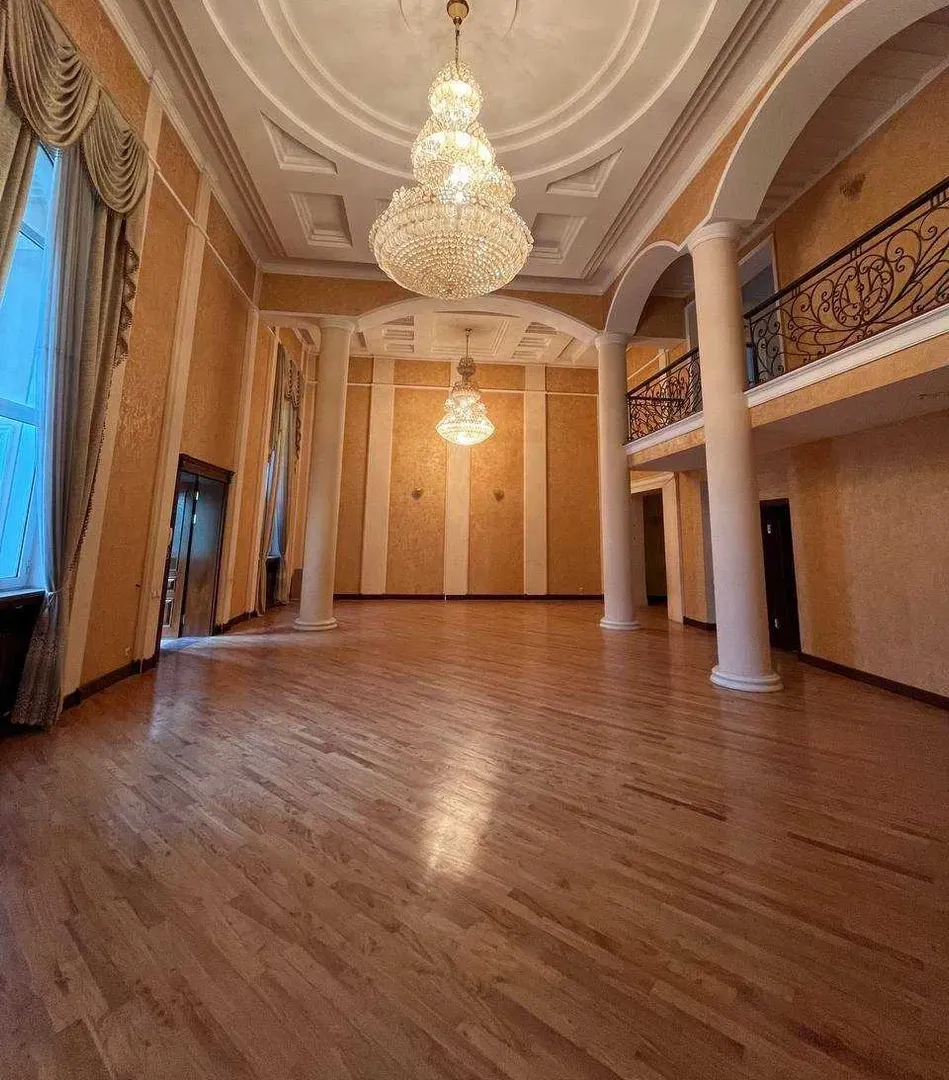 Сотувда уй, 880 м², 2 қаватли, 8,8 сот.