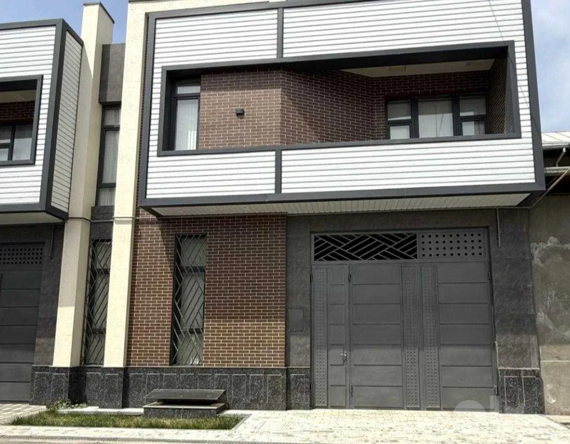 Сотувда уй, 470 м², 2 қаватли, 3,5 сот.