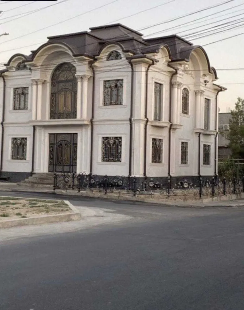 Сотувда уй, 650 м², 2 қаватли, 2,2 сот.